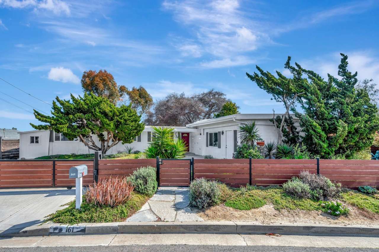 4 Bedroom on a Massive Lot in Oceanside!