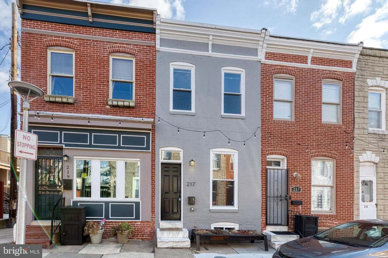 Ideally located 3bd 2bth home within walking distance of Johns Hopkins Hospital, acclaimed neighborhood restaurants, and the open green spaces of Patterson Park