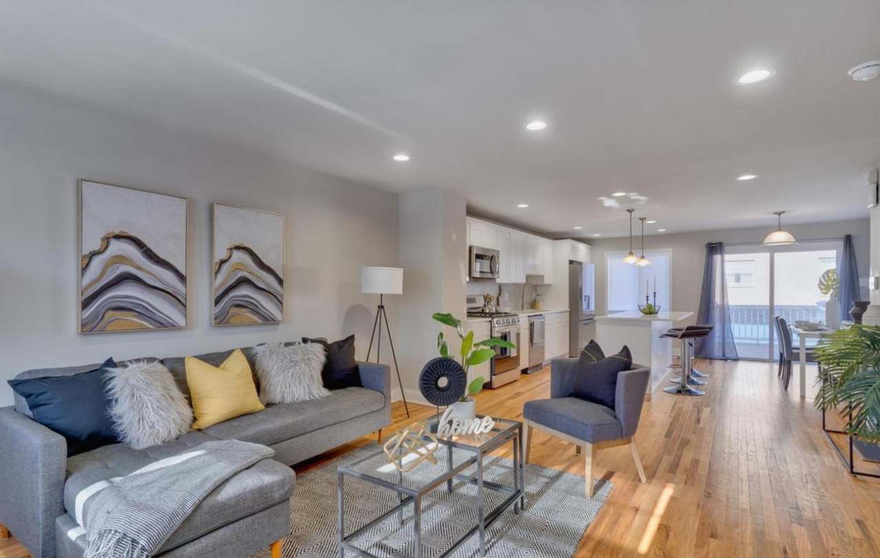 2 Bedroom House Available With 2 car parking Northern Liberties