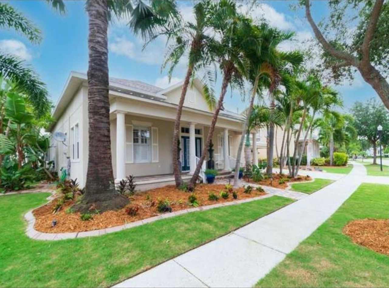 6 Bedroom Single Family Home in Apollo Beach