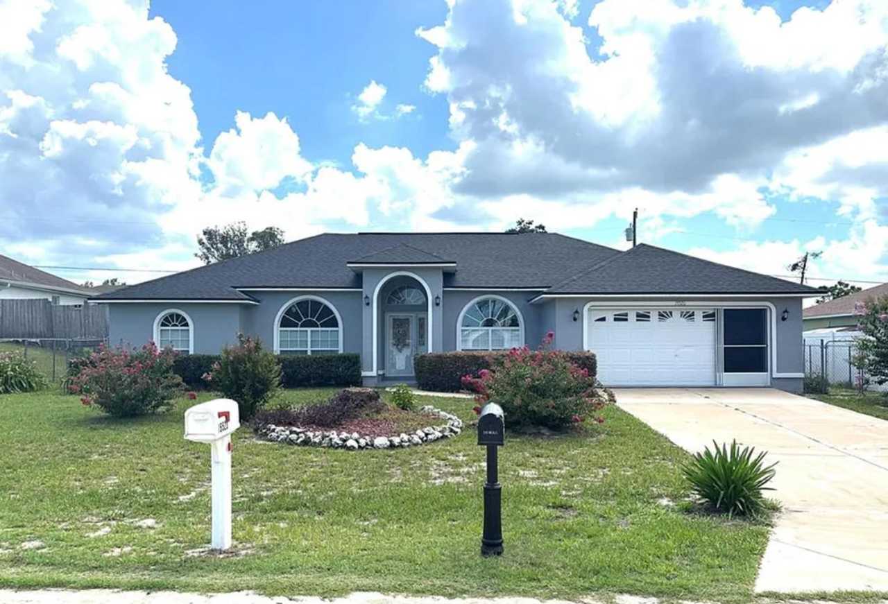 ✨ Move-In Ready 3/2/2 Near Ocala – Nearly 2,000 Sq Ft  Beautifully Updated! ✨