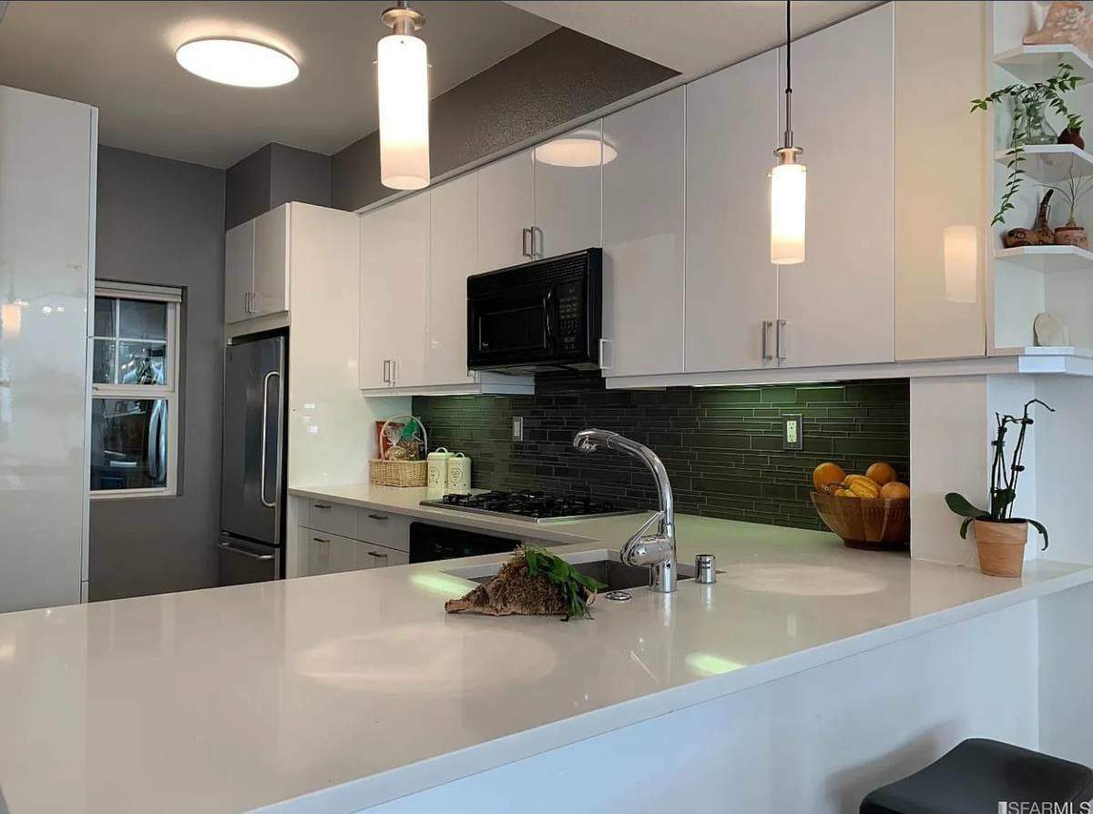 513 Swallowtail Court