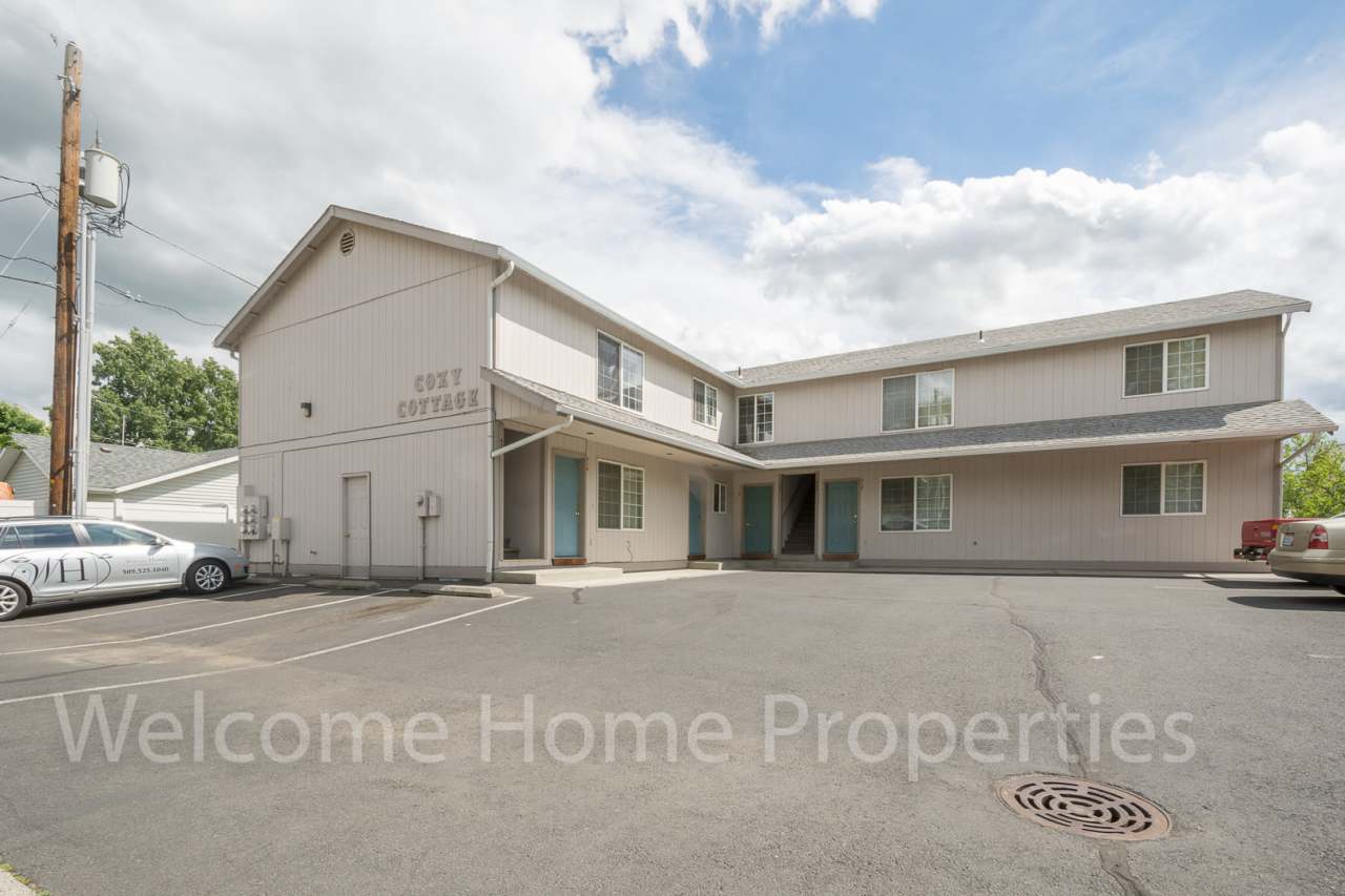 Great 2 bedroom apartment with all-new carpet