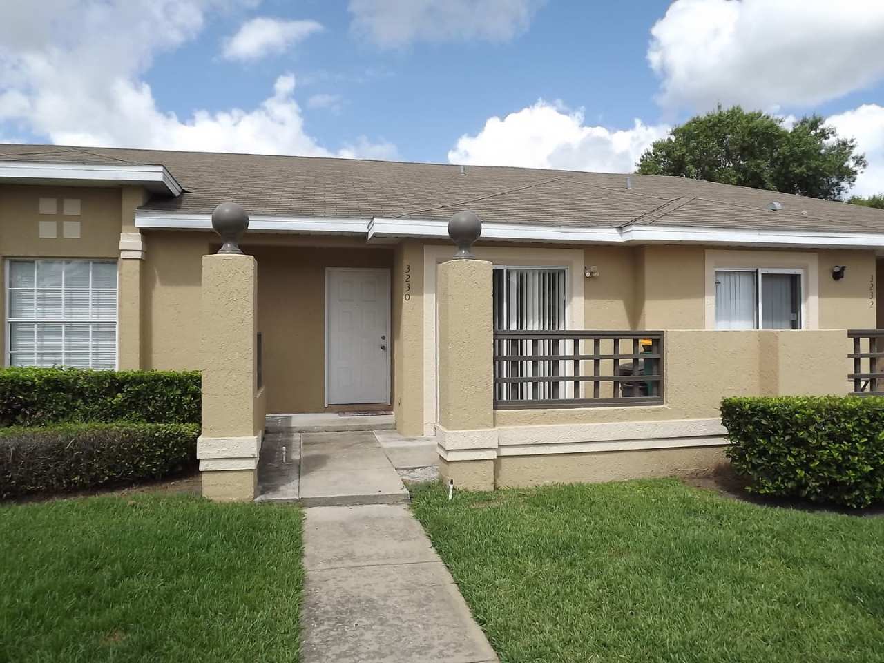 2/2 Villa at Osceola Parkway! Available Now!