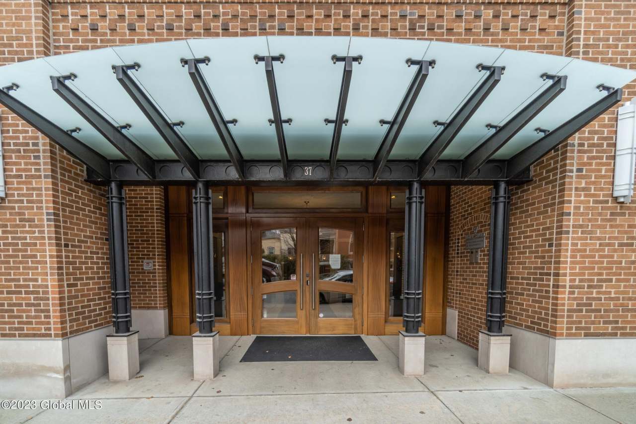 37 Henry Street unit: Apt 401