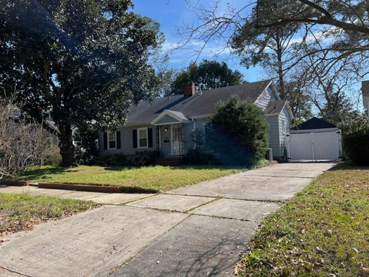 3-bedroom 2-bath home located on Columbus Drive