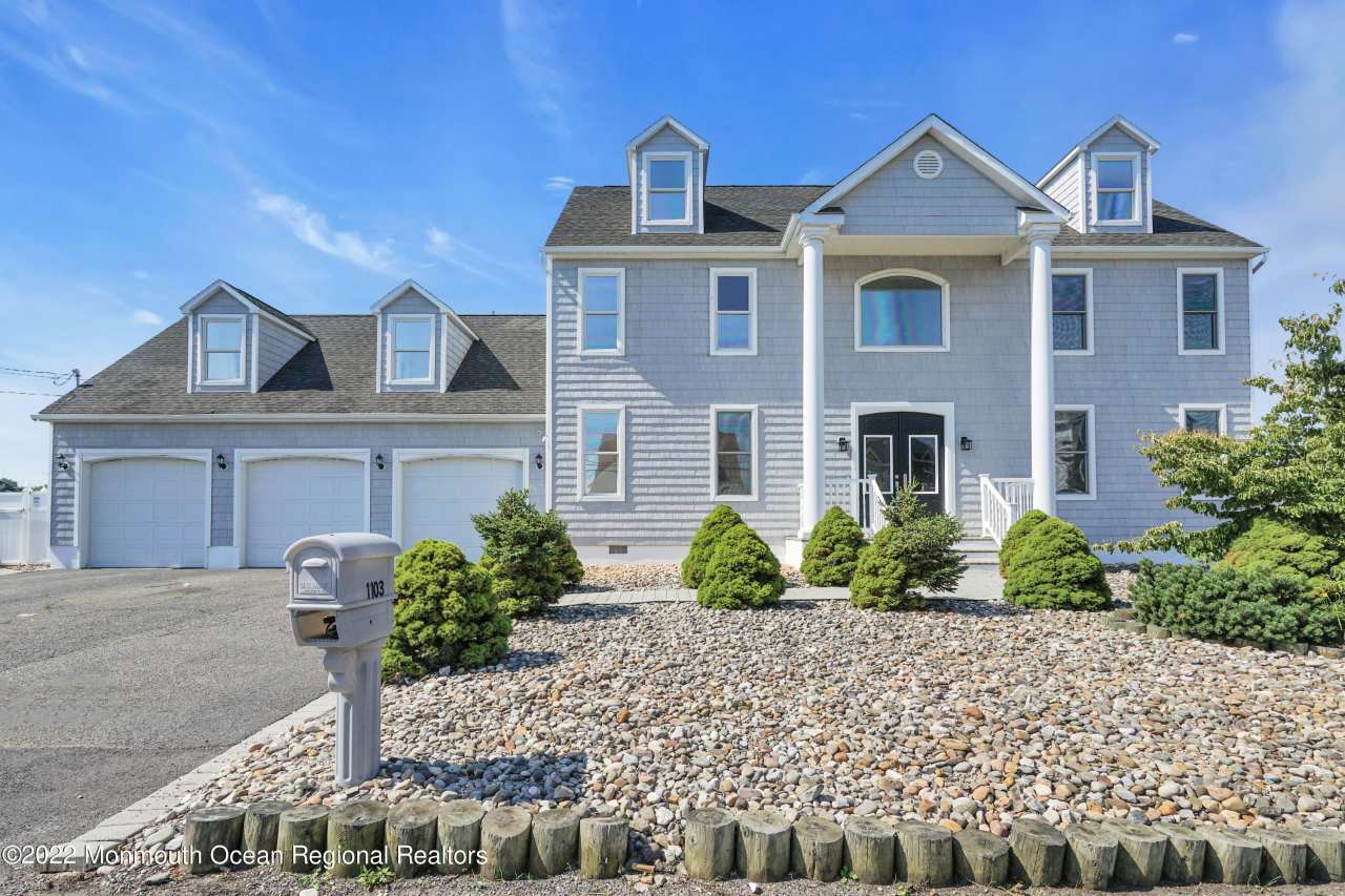 1103 Laurel Boulevard