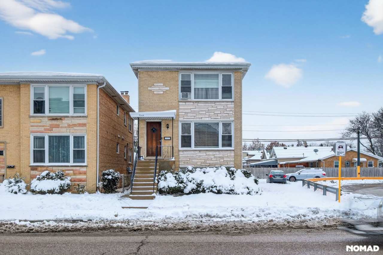 Charming 3BR Duplex in Chicago