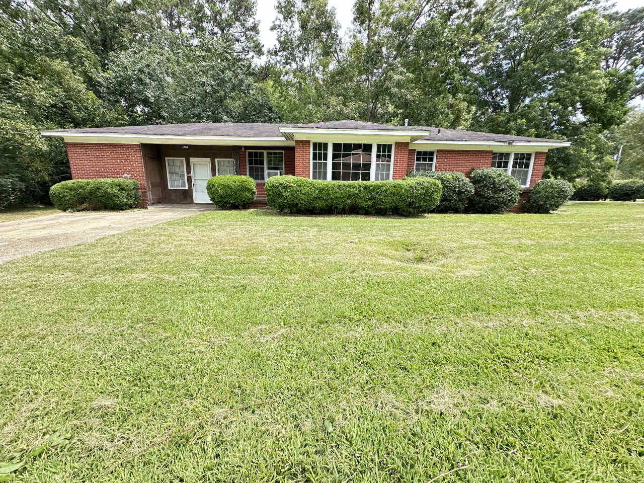 2704 44th Ave Tenant