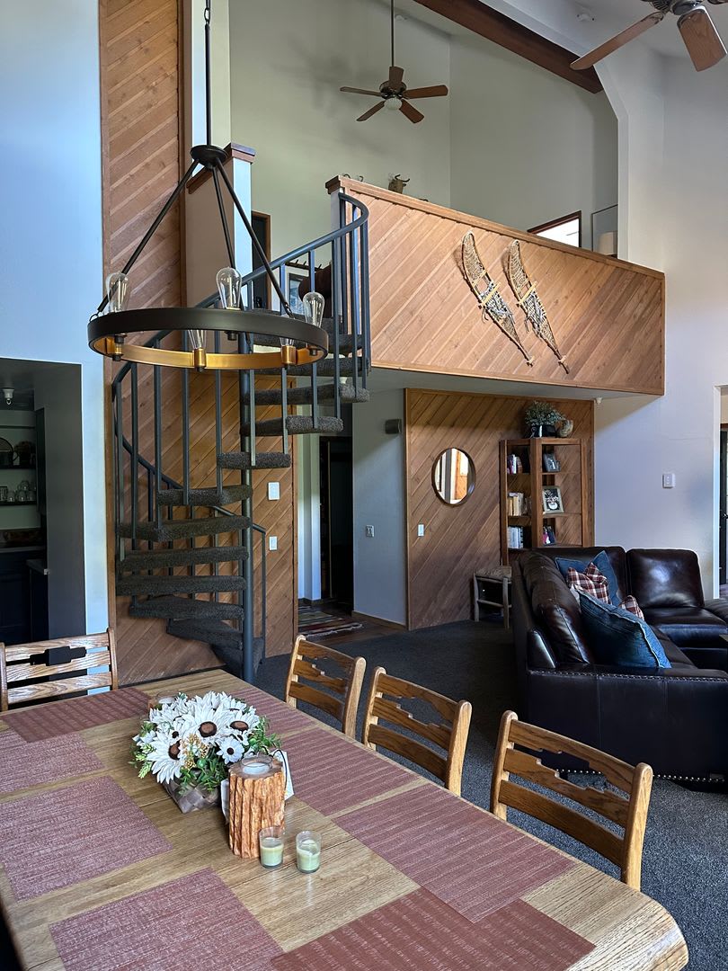 Spacious Aspen Creek Condo with Loft  Mountain Views – Mammoth Lakes (Available in the Springtime)