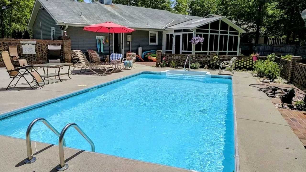 Charming ranch-style home with pool access!