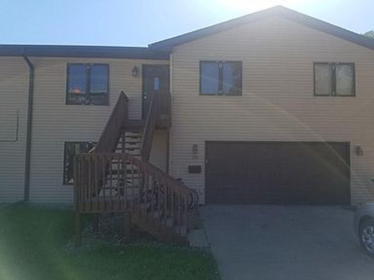 4 Bed 2 bath near Riverside Drive