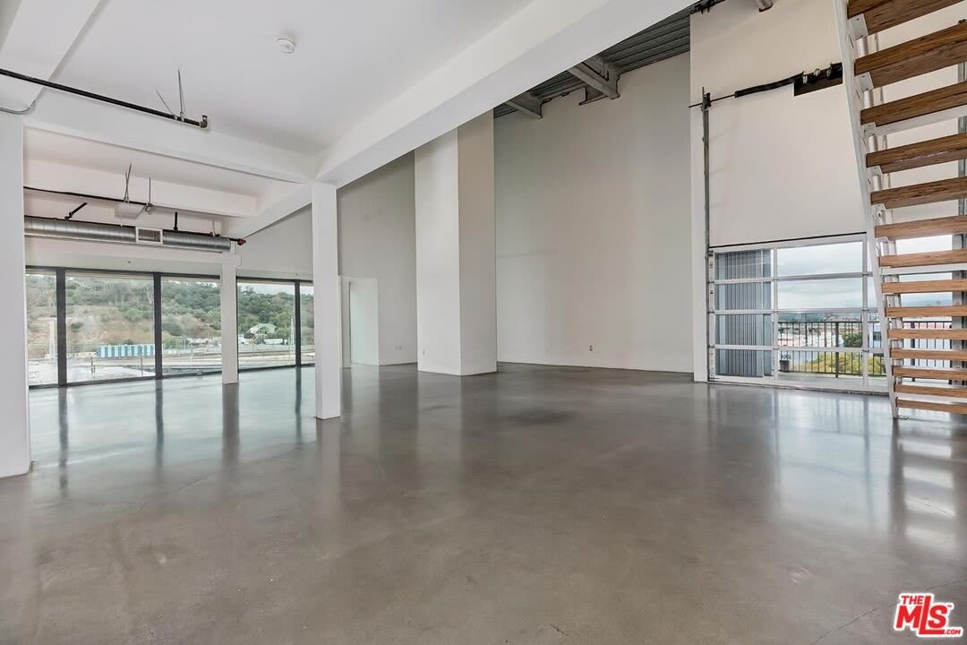 200 N San Fernando Rd