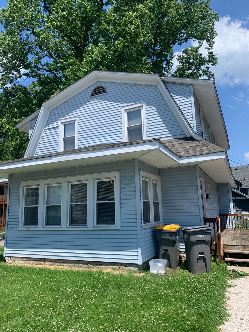 ***AVAILABLE AUGUST 2027*** 5 Bedroom 3 Bathrooms House Downtown