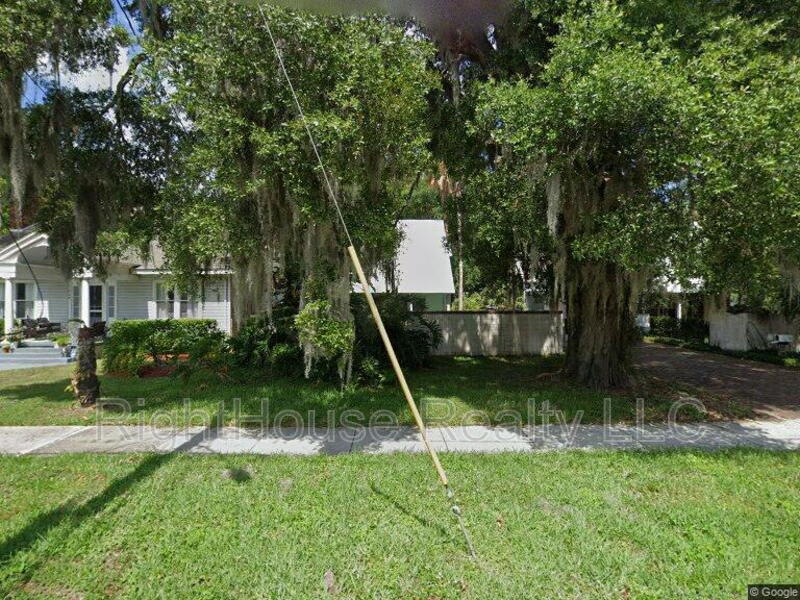 752 N Westmoreland Dr