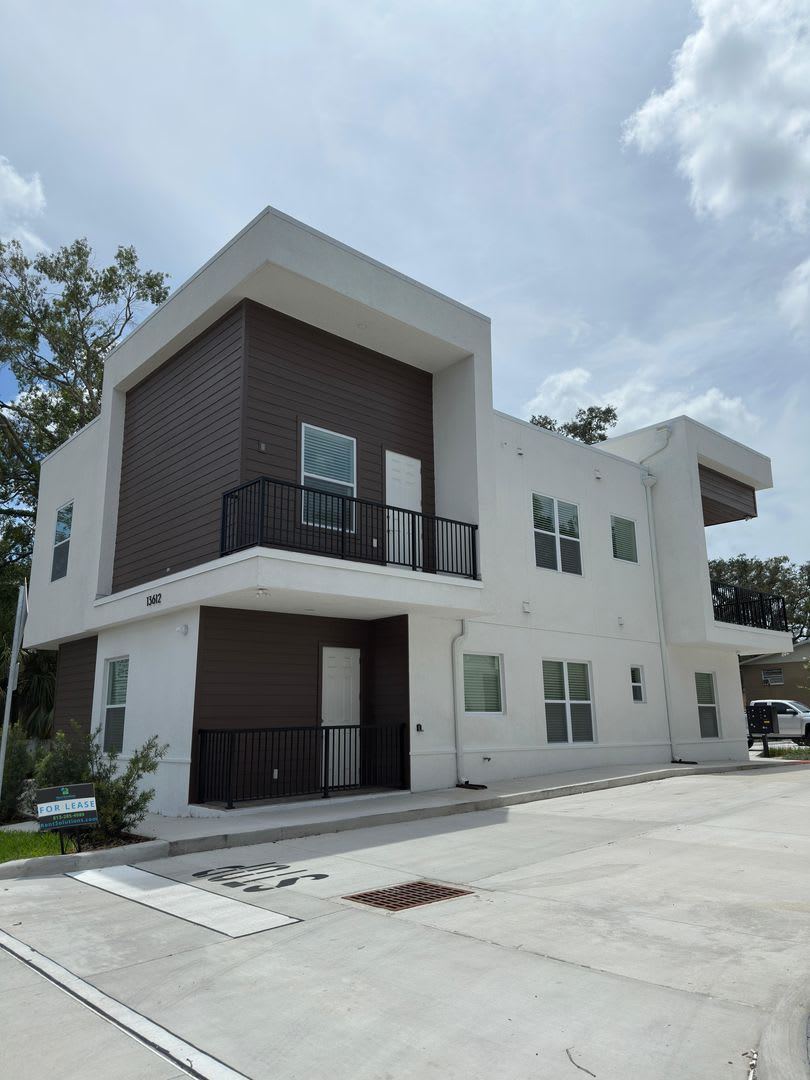 October Move-In Special: Move in before 10/31 and receive $500 off your second month’s rent! Furnished 3BR/3BA Near USF  Hospitals - Rent by Room or Entire Townhouse!