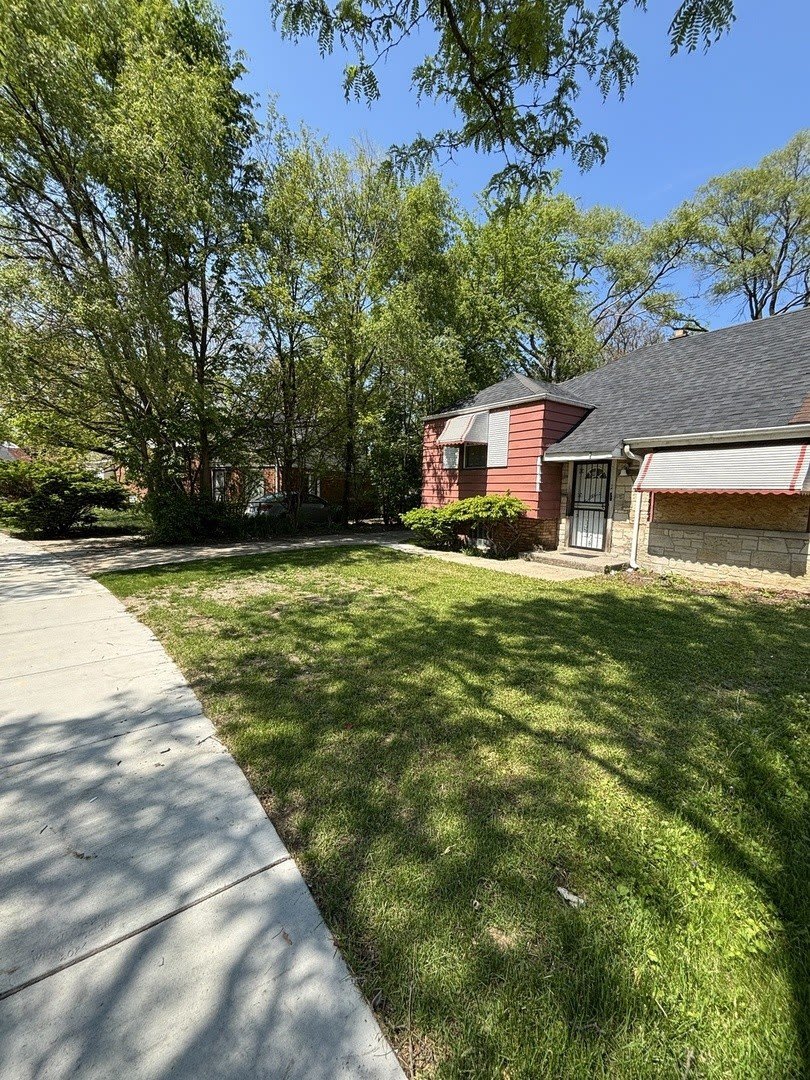 9713 S Oglesby Avenue