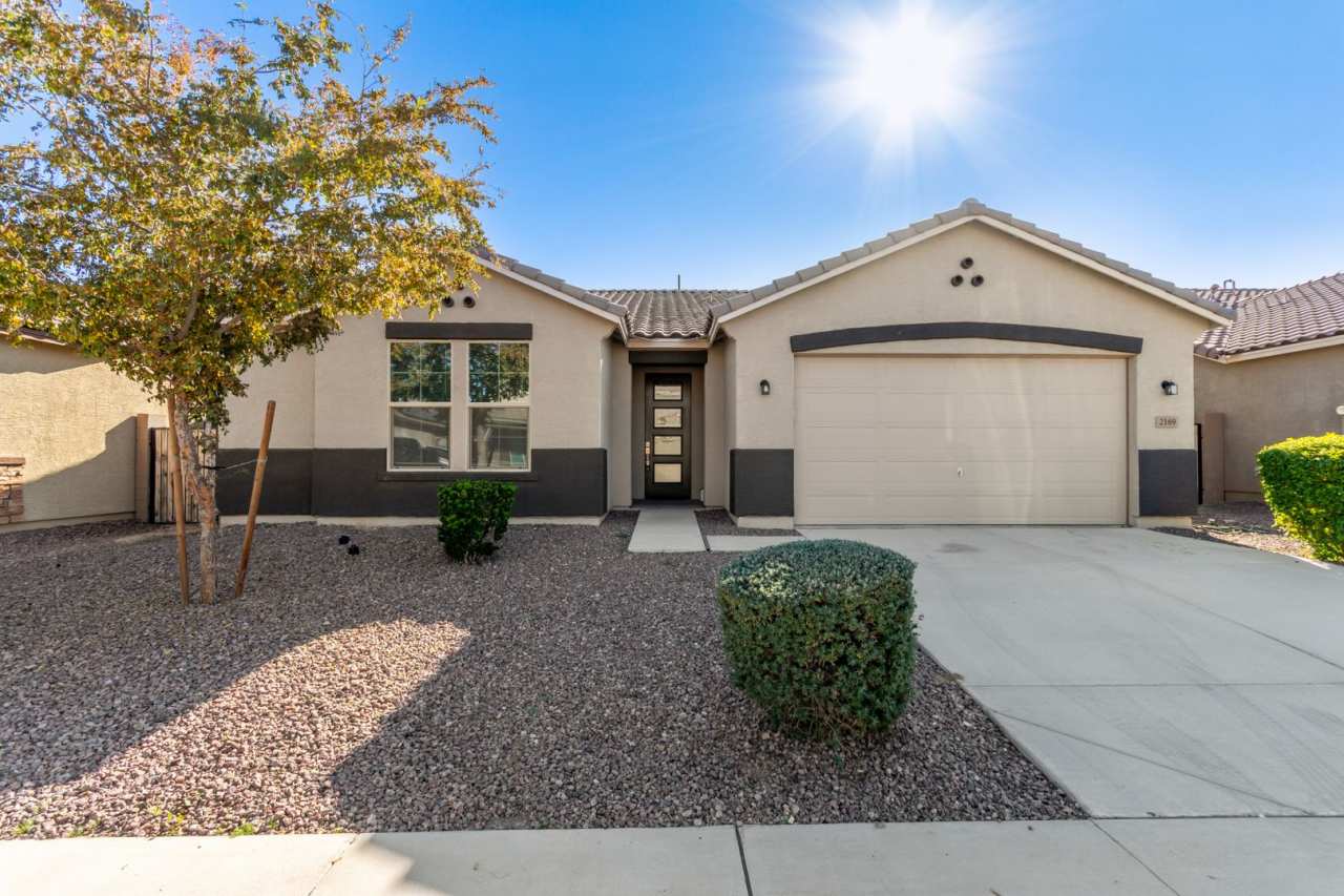 STUNNING QUEEN CREEK HOME WITH 4 BEDROOMS  2.5 BATHS!