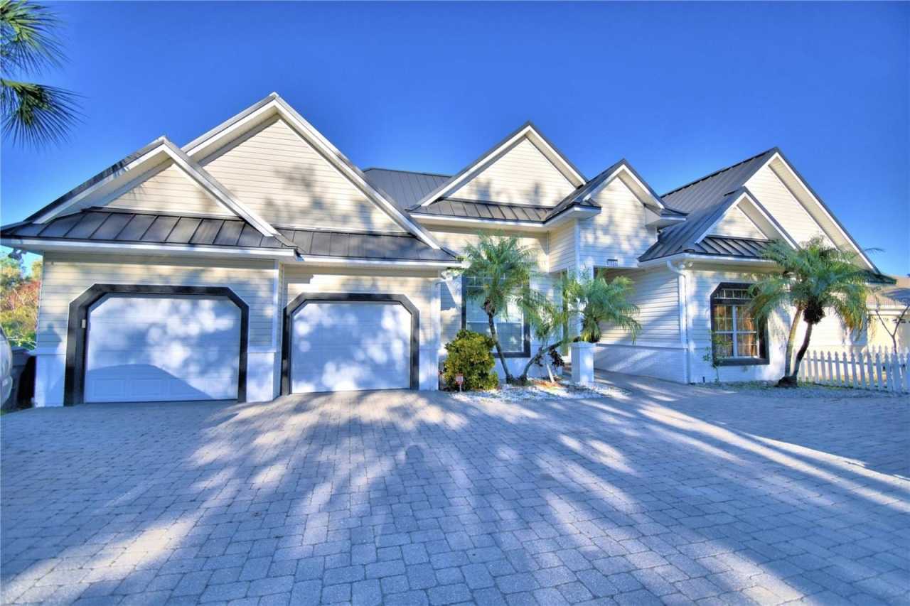 1028 S LAKE MARIAM DRIVE