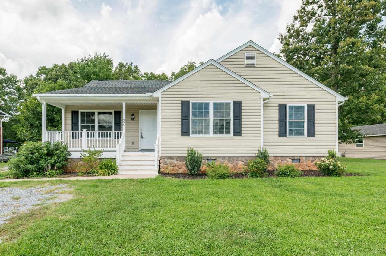 3 Bedroom || 2 Bathroom Home in Madison Heights