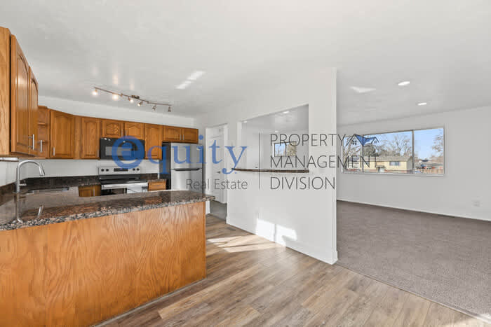 8537 South Ray Circle