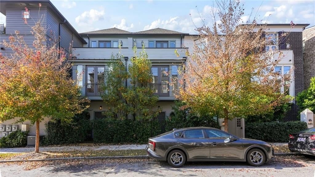 689 Fraser Street SE