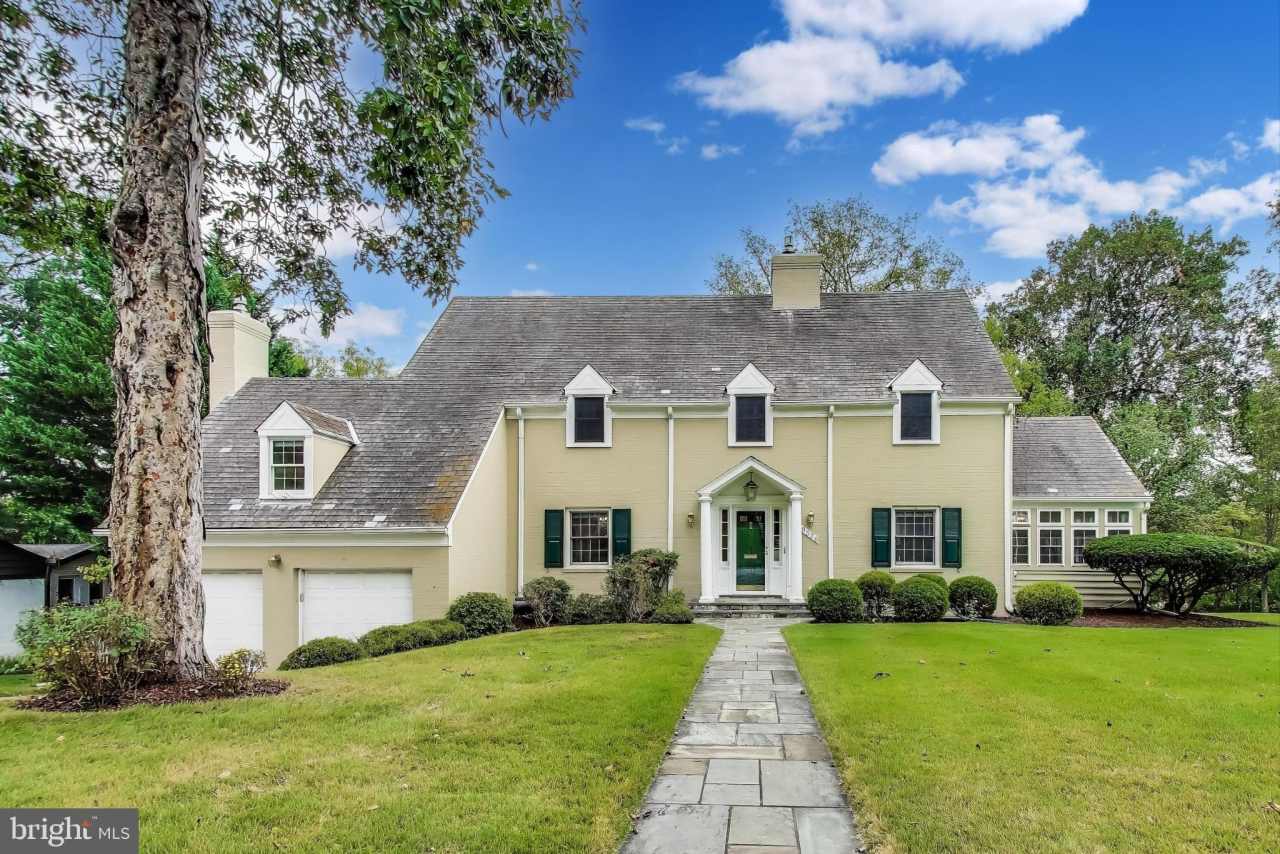 9326 W PARKHILL Drive W