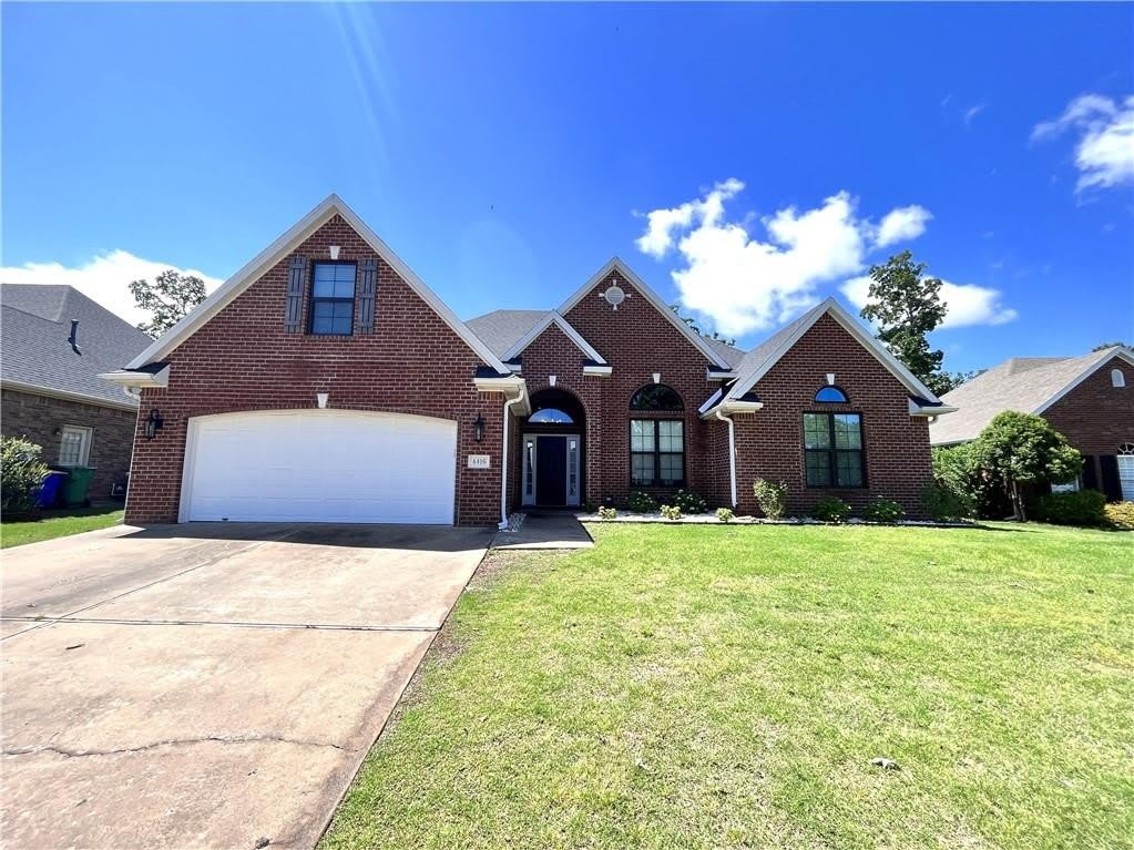 4416  W Arlington  DR