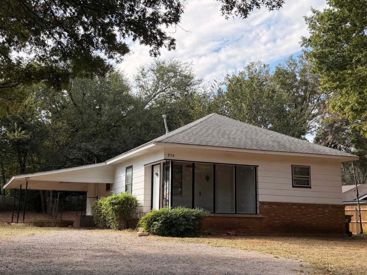 (3) Bed/(1) Bath in Purcell Avail NOWl!