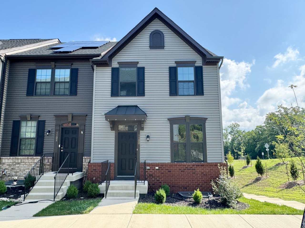 MINUTES TO DOWNTOWN FREDERICKBURG AND VRE  LOADS OF SHOPPING/RESTAURANTS!