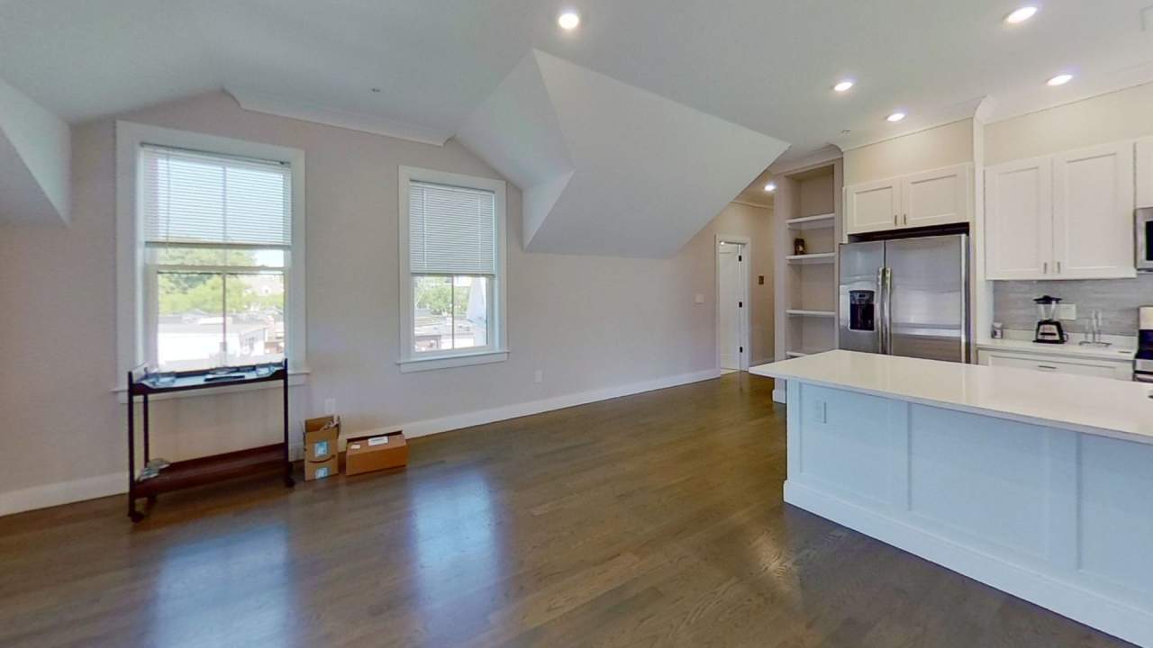 HOT ALLSTON LISTING!!!!