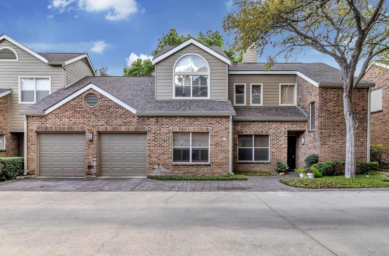 LUXURY 3-BEDROOM TOWNHOME IN ALAMO HEIGHTS