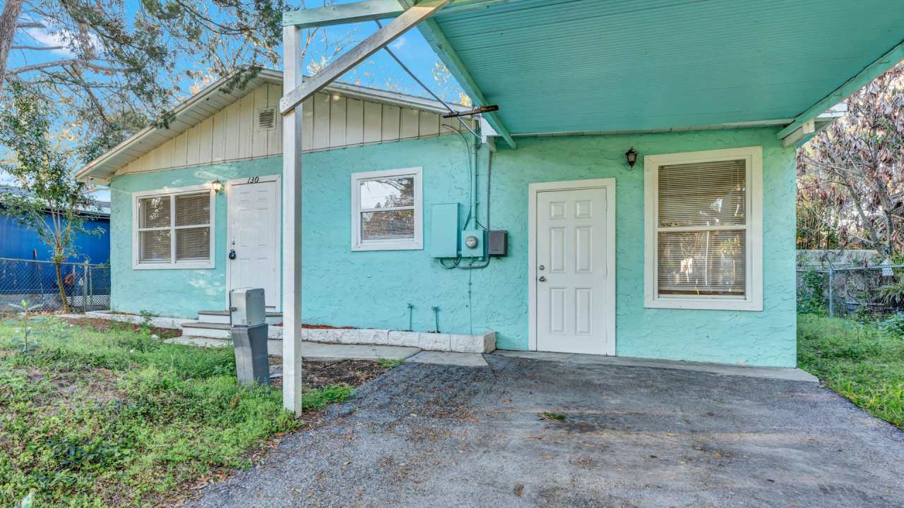 Spacious  Versatile 4BD/2BA Rental – Prime Location  Modern Updates!