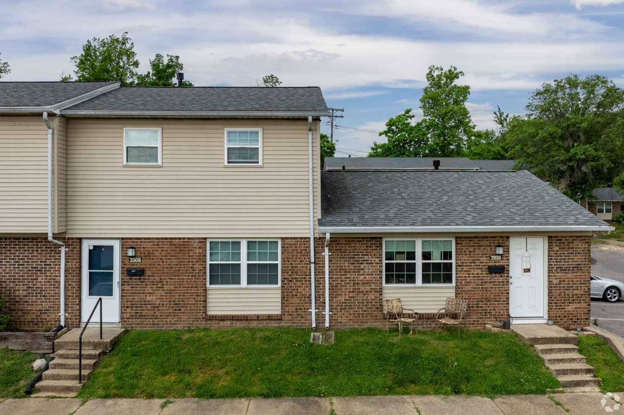 Naveen Pine Townhomes