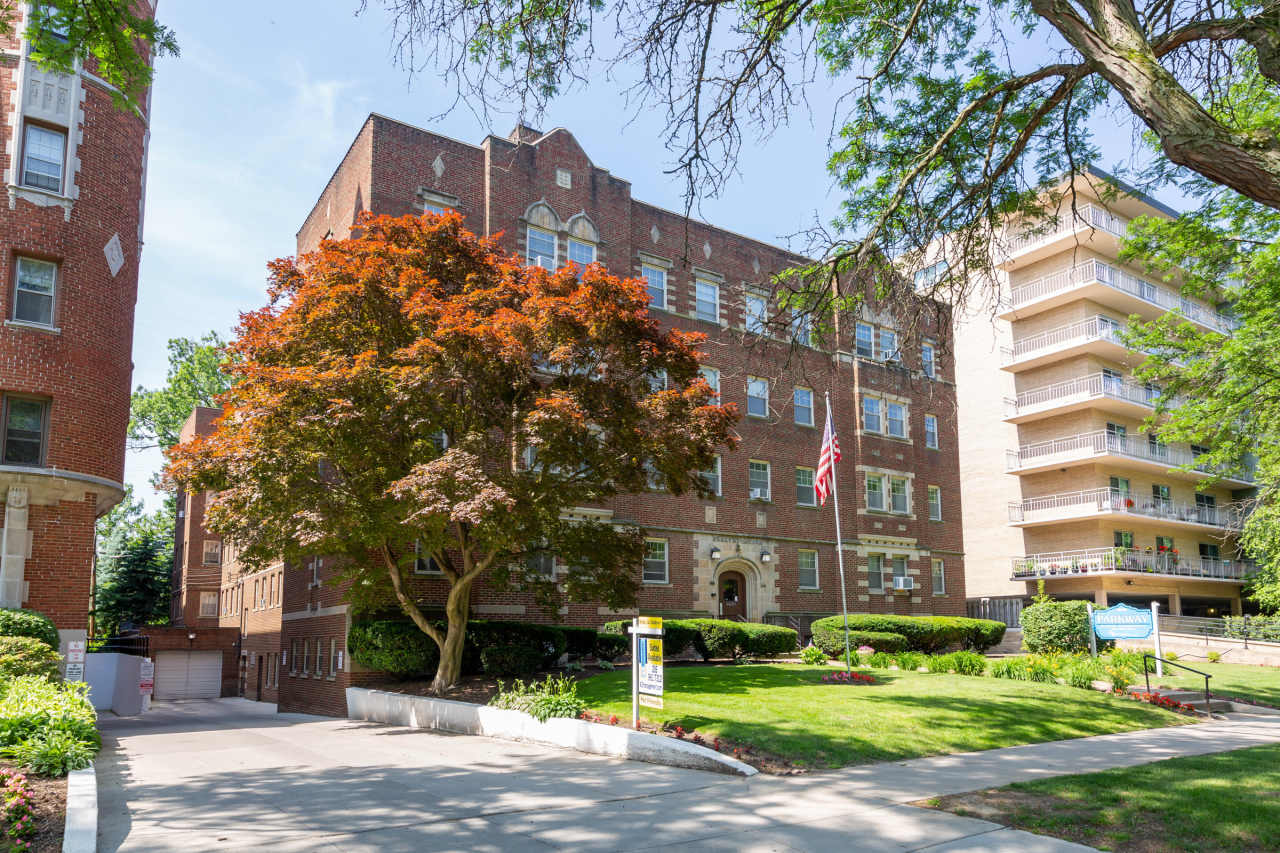 Parkway Manor Apartments