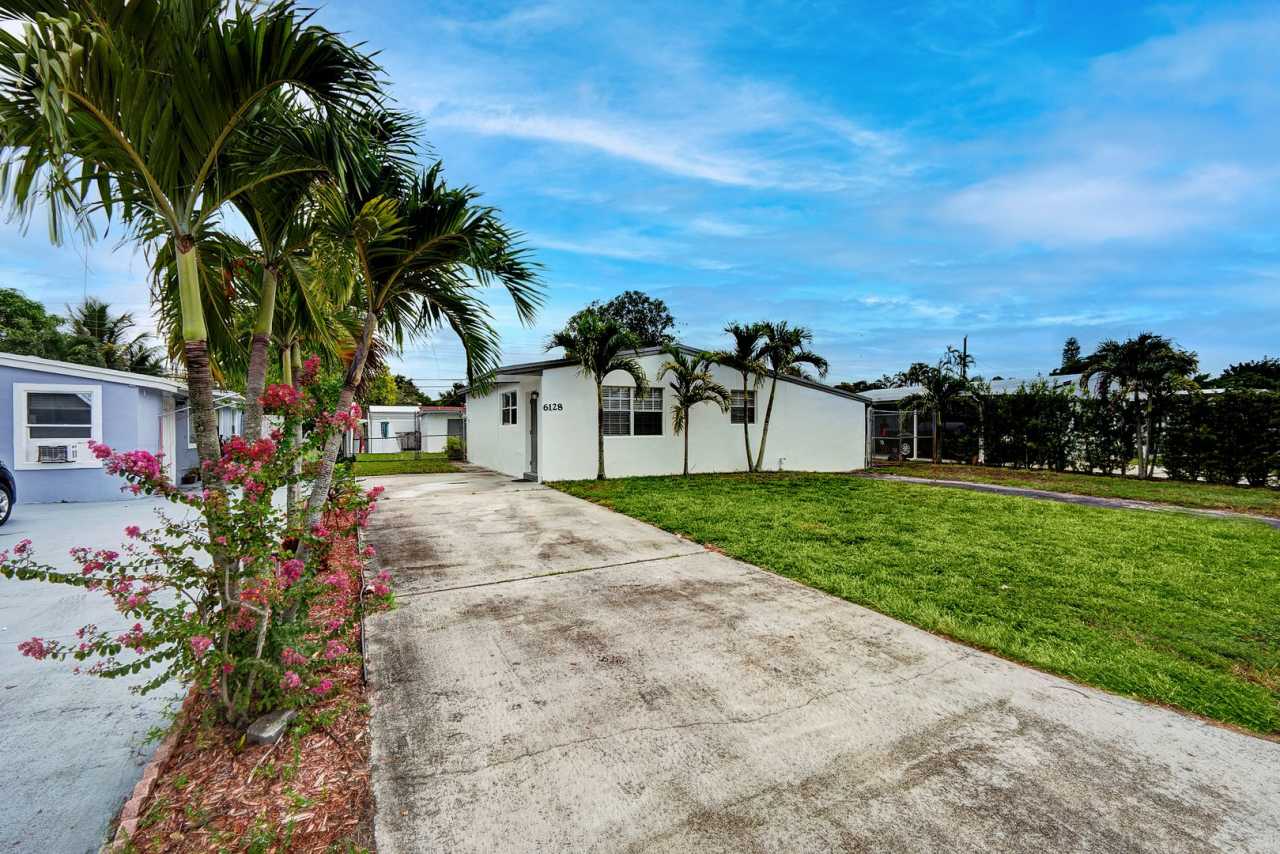 The perfect 3/2 single home in Margate - Washer and Dryer in unit - Special Deposit $995 w/ approved credit!