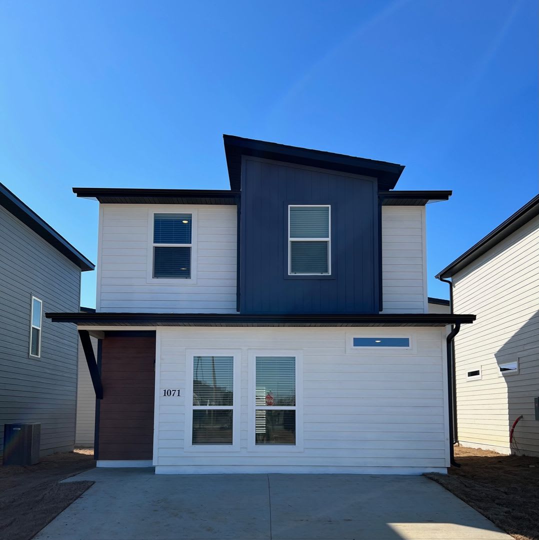 Now Leasing - Featherston Village - Modern Living- Special 1/2 off first months rent!!