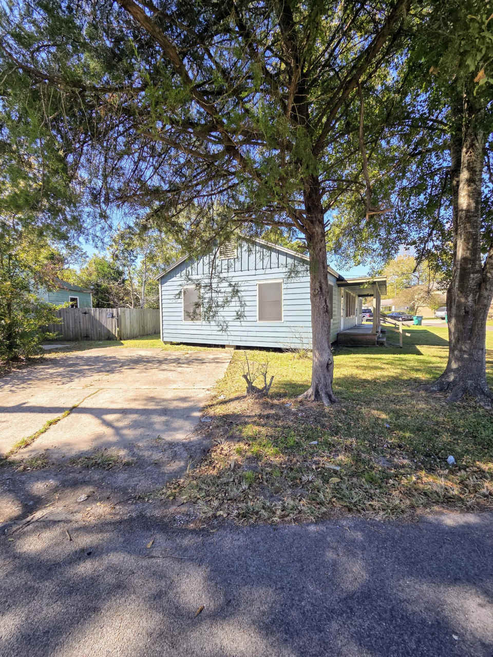 401 West Dewey Avenue