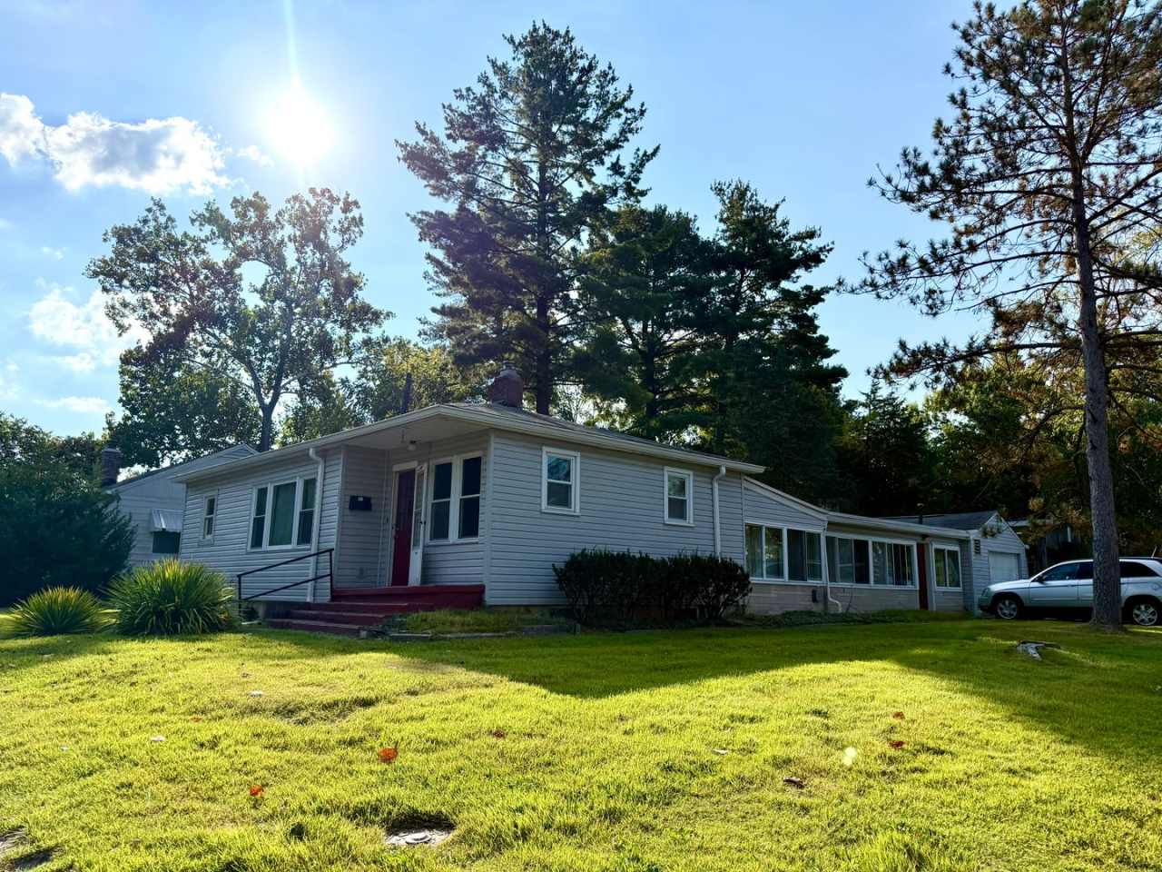 3 BEDROOM NEAR CAMPUS AVAIL AUGUST 2026 @ $3,000 Monthly