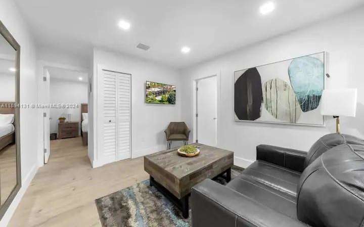 4290 Southwest 9th Street