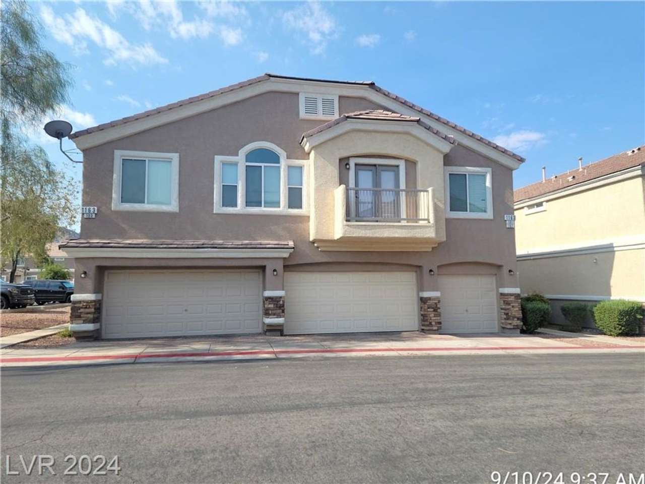 GREAT HENDERSON GATED COMMUNITY WITH ATTACHED 2 CAR GARAGE!!