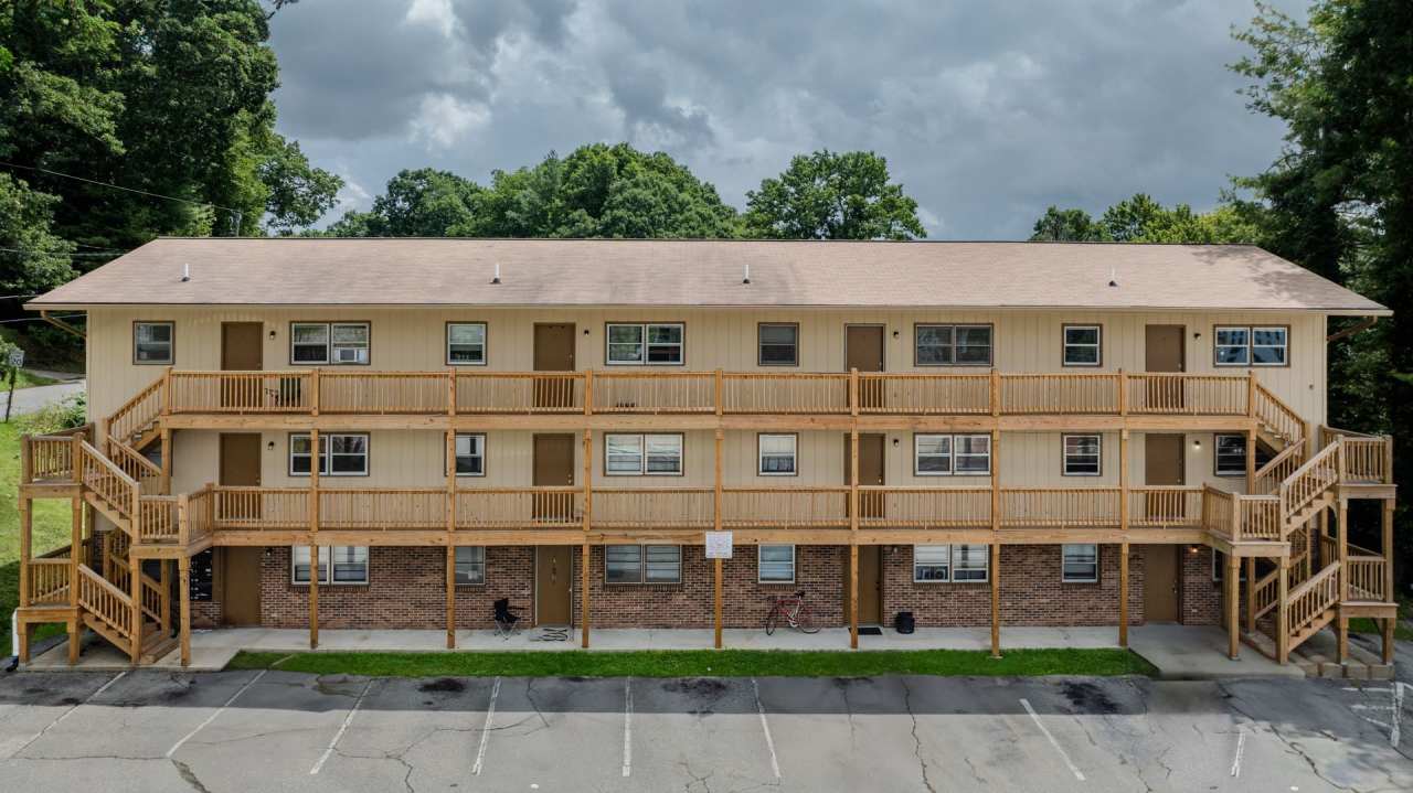 Pinewood Apts