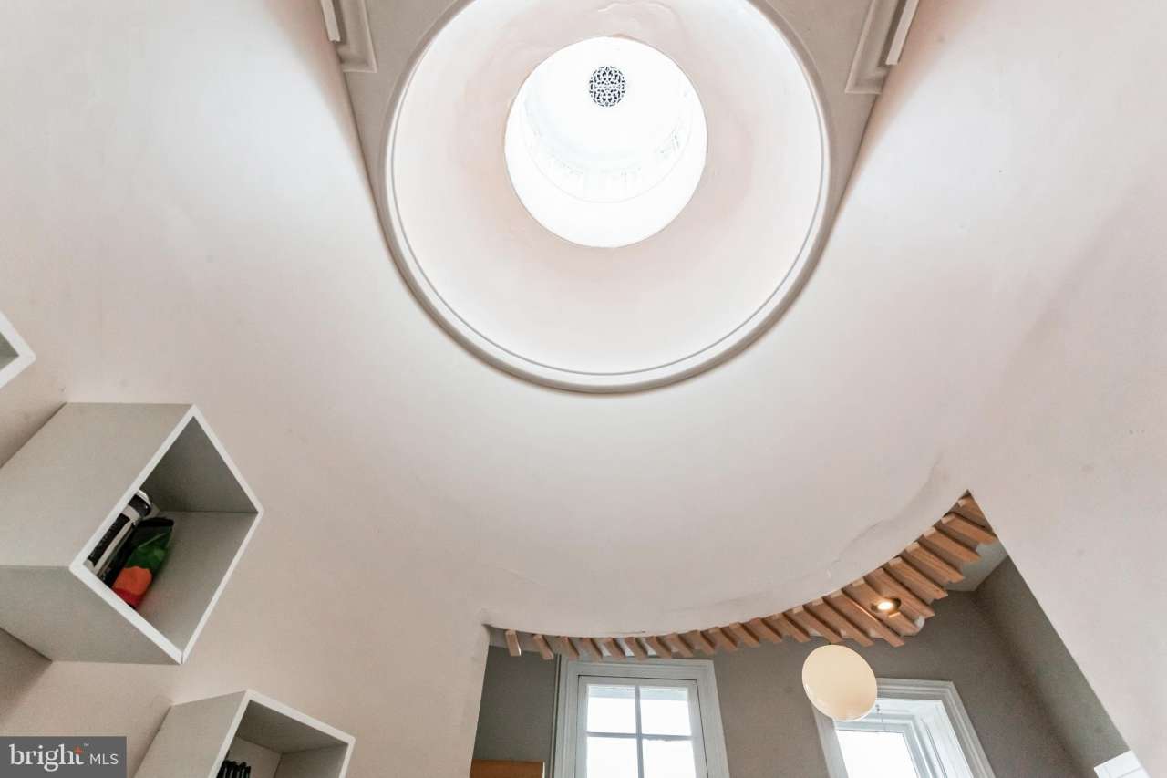 225 W TULPEHOCKEN Street unit: 2R