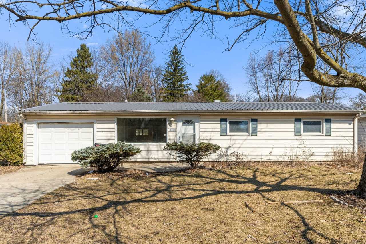 NEW LISTING! 3 Bedroom House