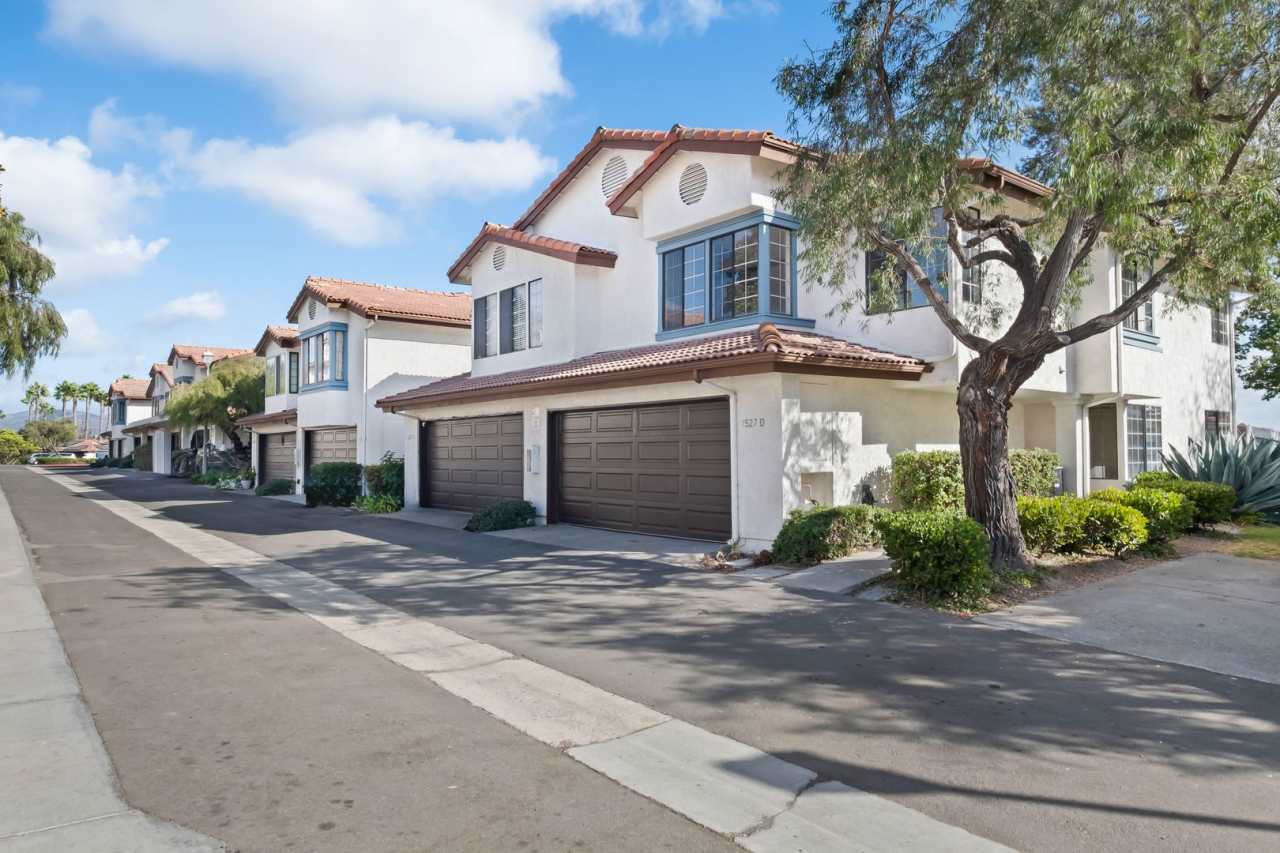 Move-In-Ready Townhome-Style Unit in Chula Vista!