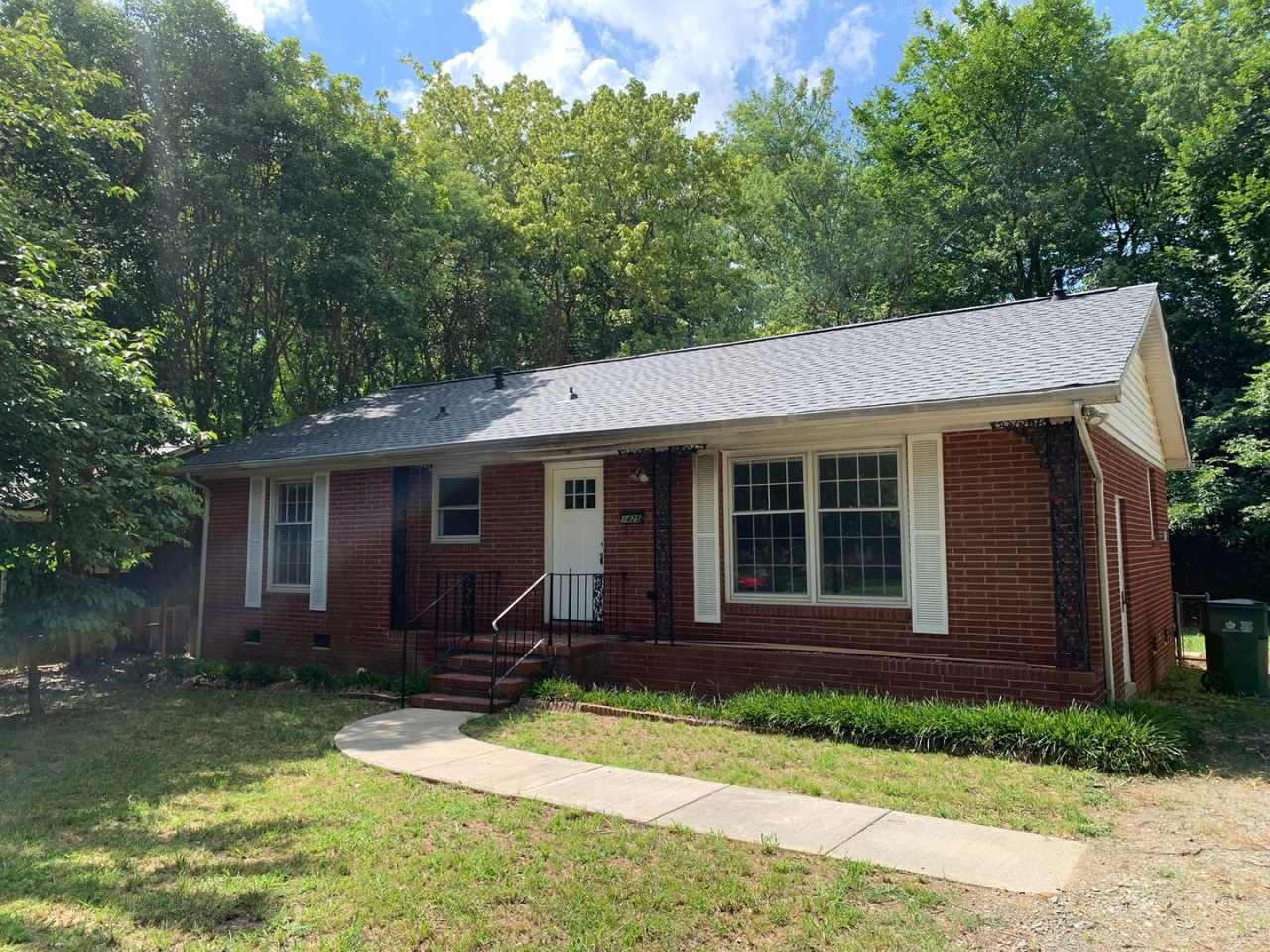 Beautifully Remodeled Three Bedroom Home!!