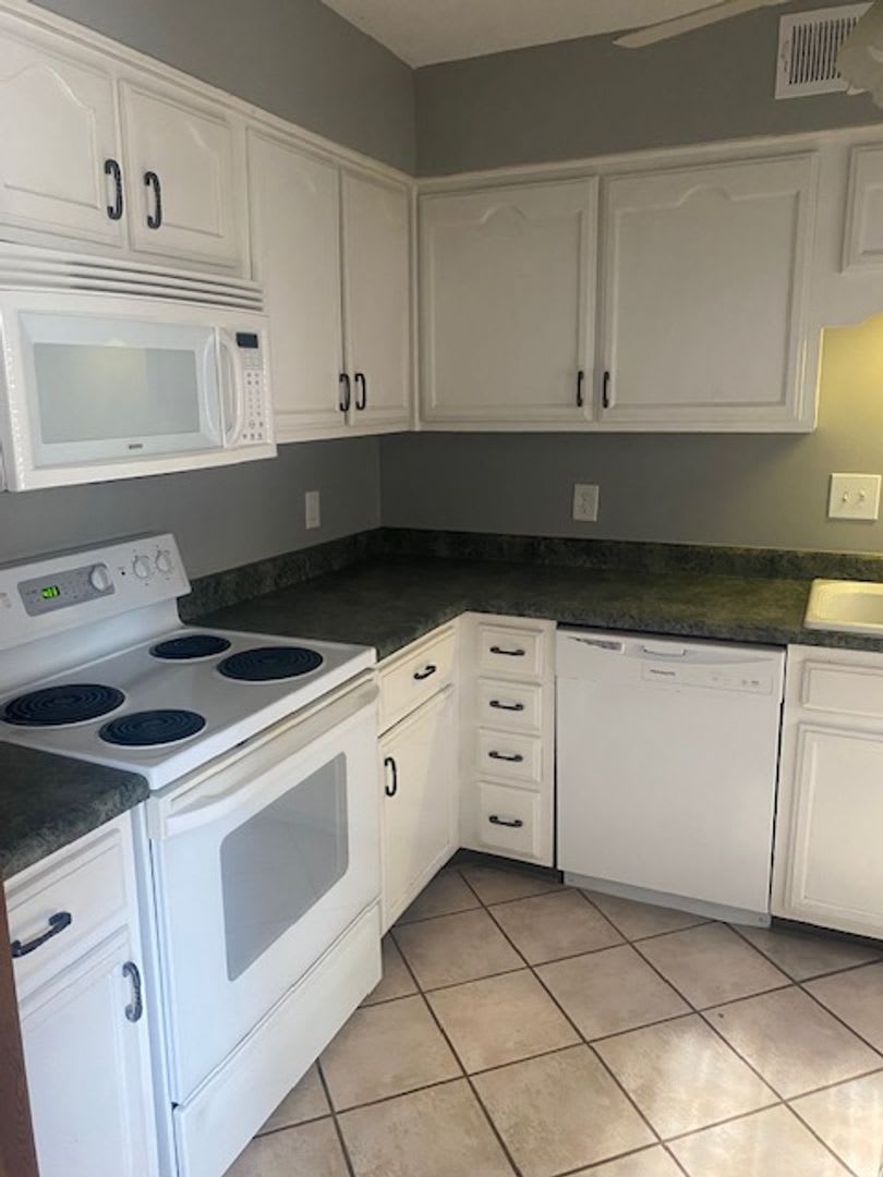 4 Bedroom 2 Bath Bartlett Home for Rent.