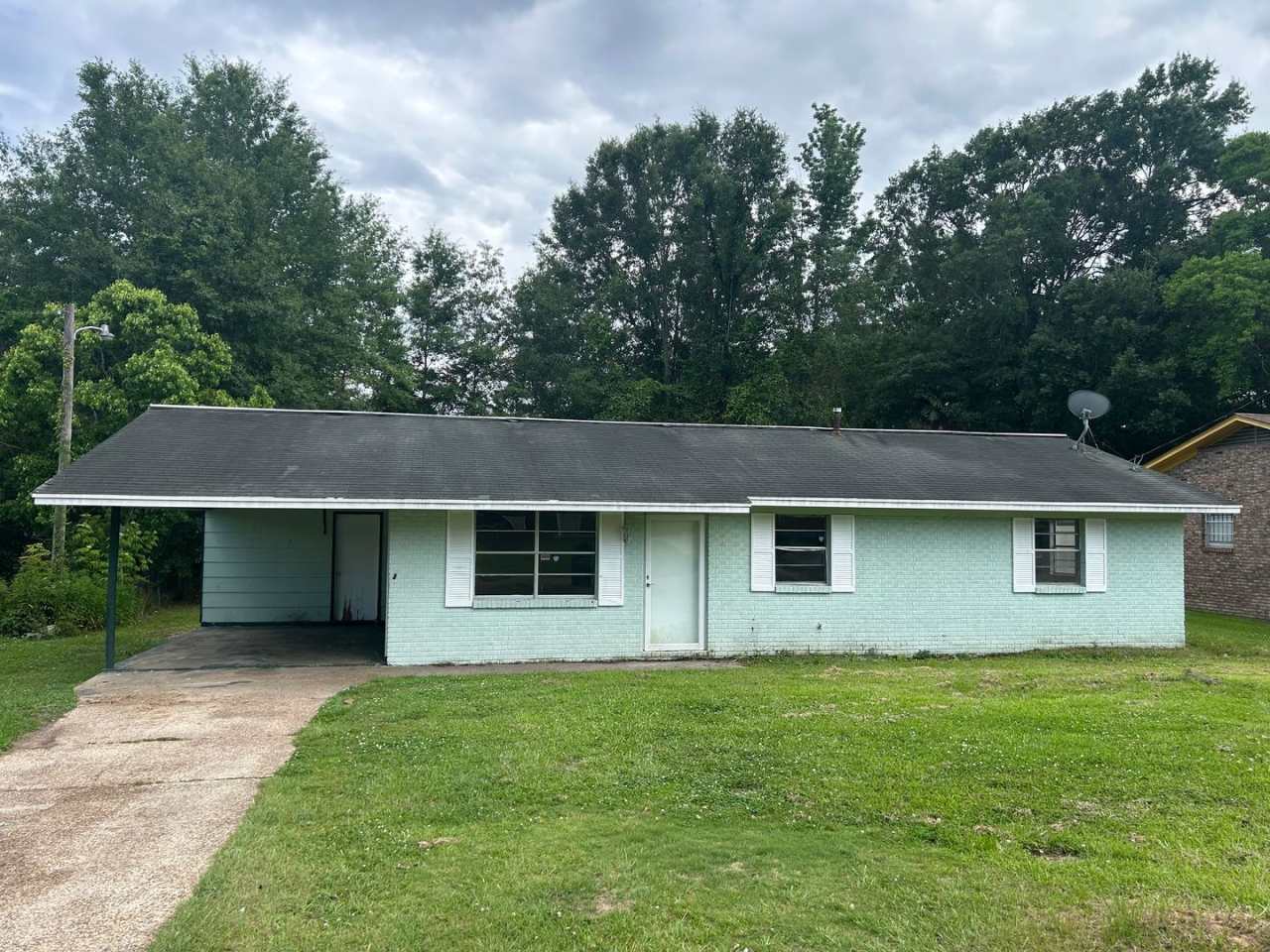 3 bedroom 1 bath home available for rent