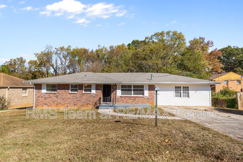 4010 Emerald Lake Dr