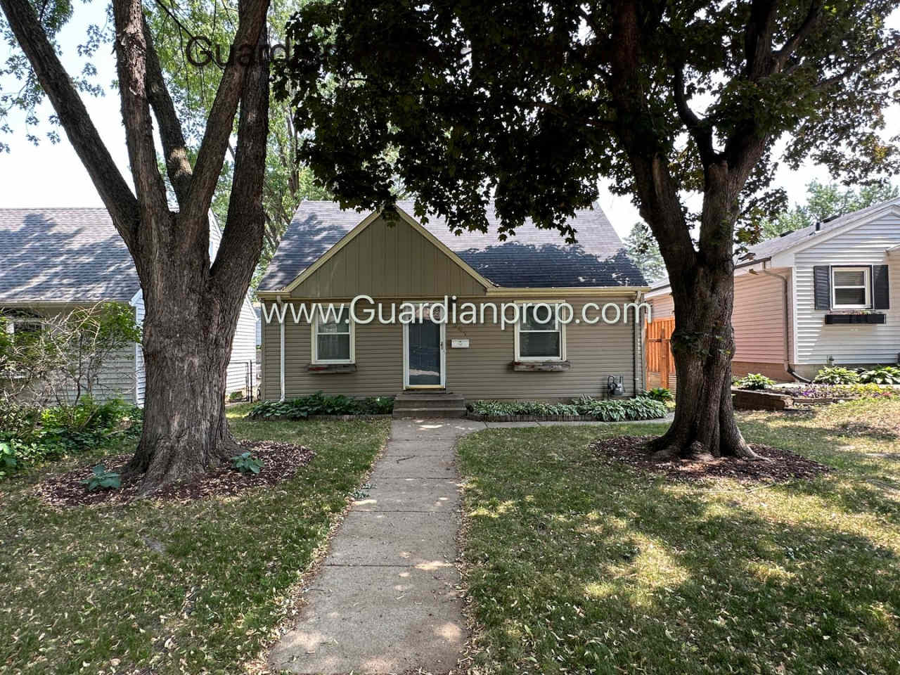 South Minneapolis Single Family Home, Garage, 2 Baths, Video Walkthrough